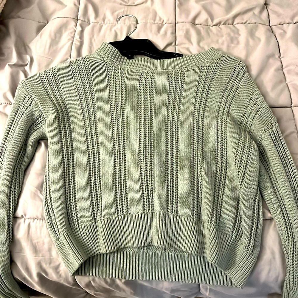 i am selling a sweater that is cropped and really cute but doesn’t fit anymore